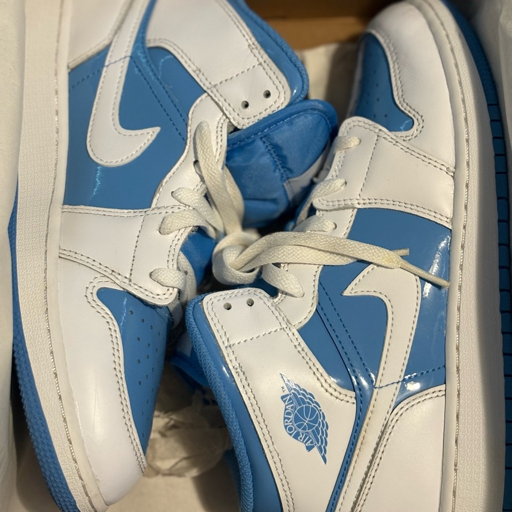 Jordan Air 1 Mid SE White and Legend Blue 6.5Y